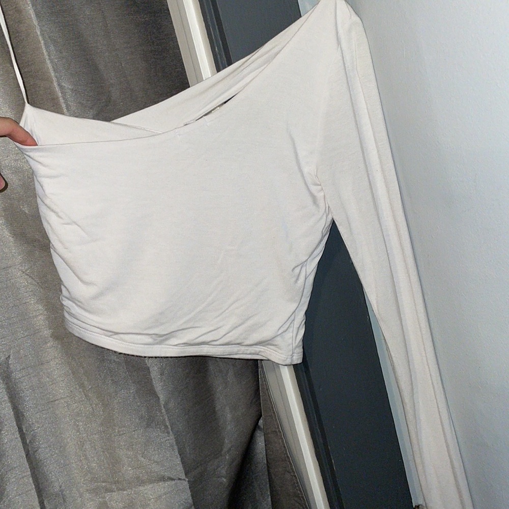 Garage Single Sleeve Slit Chest Crop Top - Picture 5 of 5